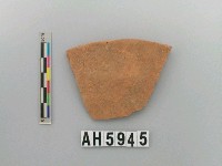 藏品(紅色夾砂素面陶缽)的圖片